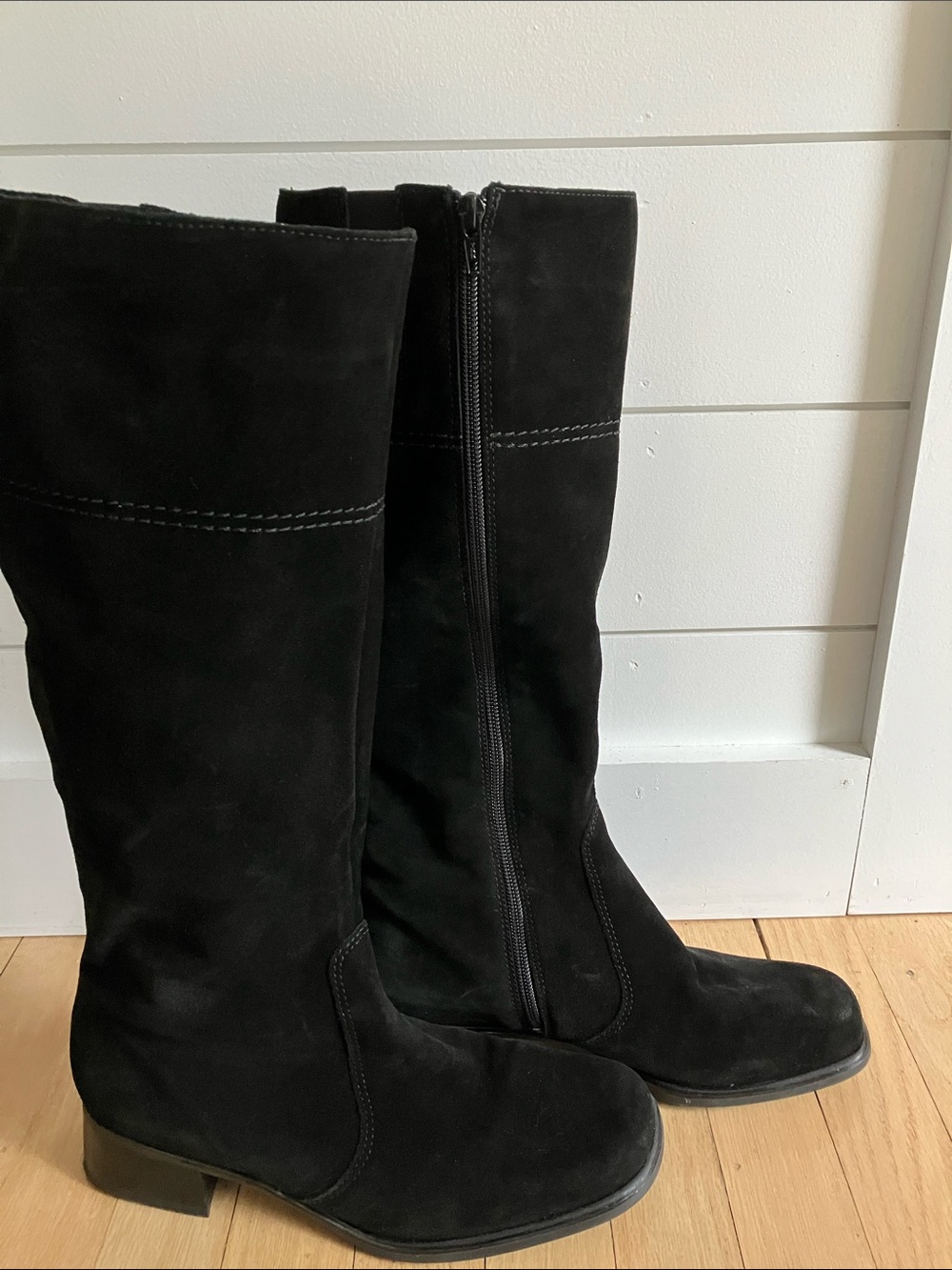 La Canadienne Black Suede Knee-High Women's Boots 10